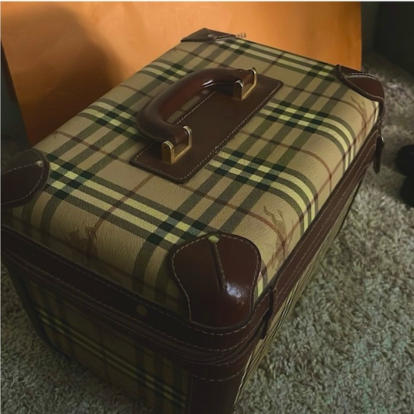 Burberry Travel Luggage - Picture 7 of 7
